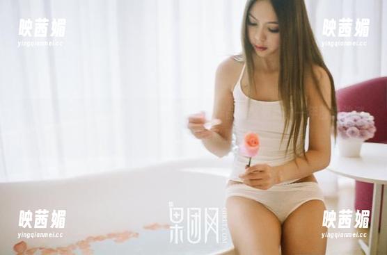 GIRLT果团网 - 王语纯登海边，暑期作品集又更新，一年四季沙滩派对，求你别掉水里了！