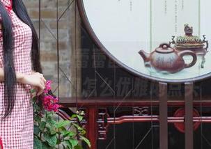 IMiss爱蜜社 – 蕾蕾醒了没的写真里，姐姐教你们怎么优雅地点头