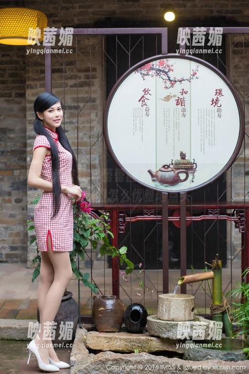 IMiss爱蜜社 - 蕾蕾醒了没的写真里，姐姐教你们怎么优雅地点头