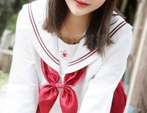 MyGirl美媛馆 – 当短裤遇上Carina梦绮，定制的“华丽”比例融了多少败笔？