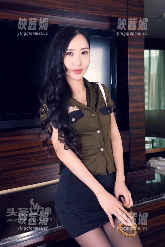 TouTiao头条女神 - 连体衣这么穿，瑞宝儿你是在撩人吧？私房里的图火啊！