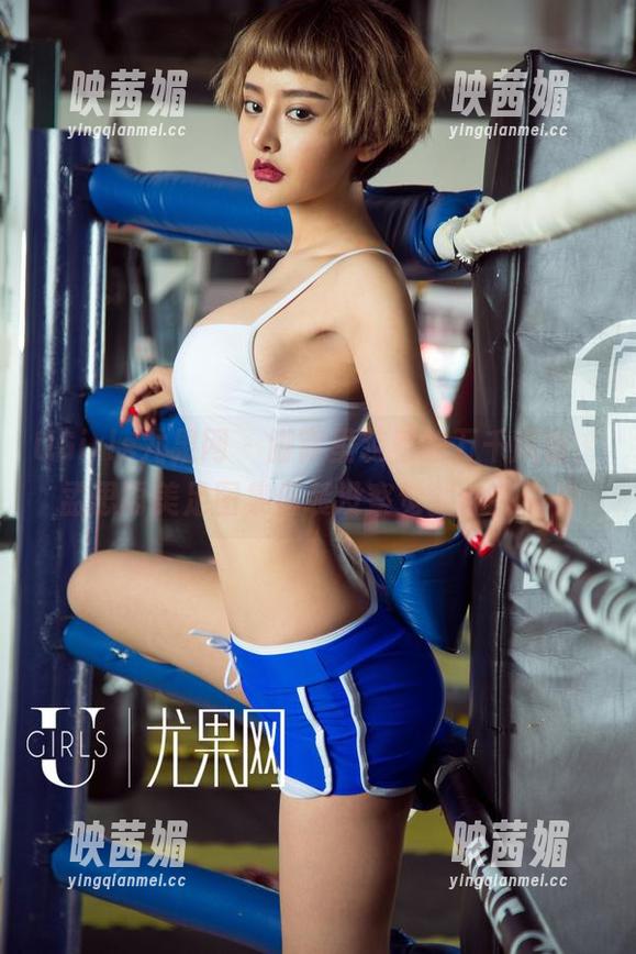 UGirls尤果网 - 脚窝里装着的万千风情，孟思雨美足图集假装没察觉到你在偷看