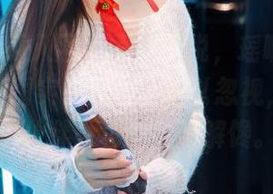 Xiuren秀人网 – 不得不说，瑶啊摇的瑶的皮衣原图实在是让人难以忽视，分享给小伙伴，也顺便解解馋。
