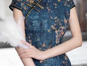 Xiuren秀人网 – 芭比KIKI的长腿全集：走路时非要吸引注意吗？