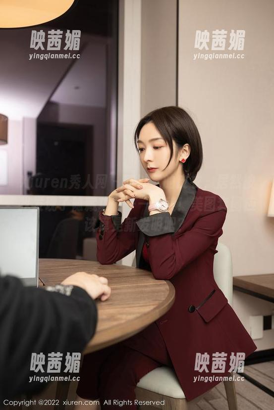 Xiuren秀人网 - 陈以二的皮衣，居然被我发现了隐藏功能——变美！美图套图应该算是新发明吧？