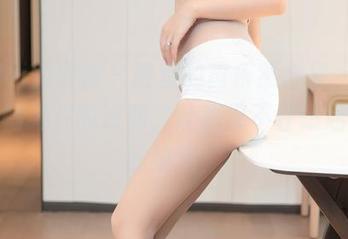 YouMi尤蜜荟 – 教室的黄乐然合集，像是一幅幅绚烂的涂鸦，让我忍不住想起校园的嬉戏。