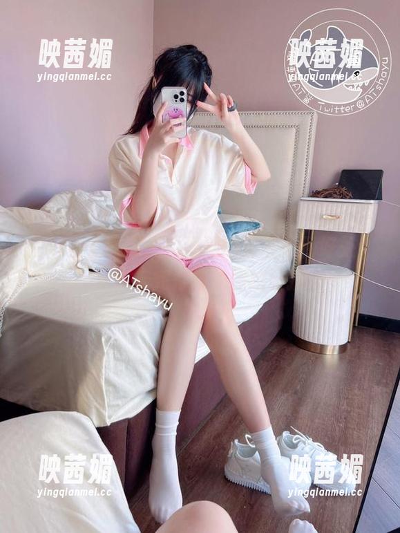 在at鲨鱼图库里，温迪的姿态恰到好处，分享未完待续的情绪碰撞