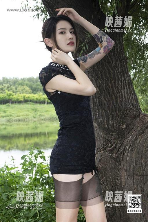 丽柜-白云 丽柜 - 当白云遇上红裙——合集里的每一幕都像是坚持不懈的炫耀。