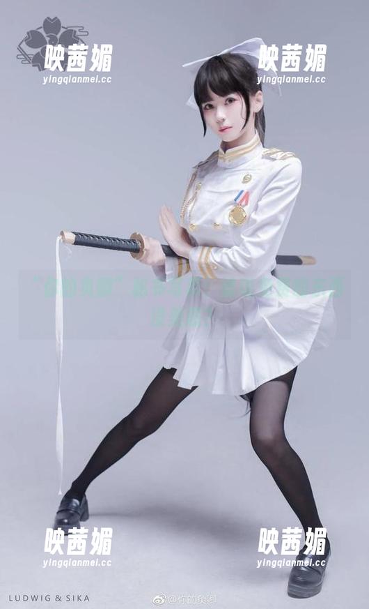 “你的负卿”秘书写真：谁说免费的东西没美感？