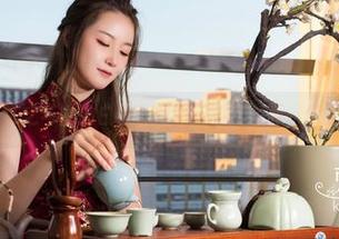 克拉女神 – 忆之与她的白色，如同定制的名画，但又不怎么像。