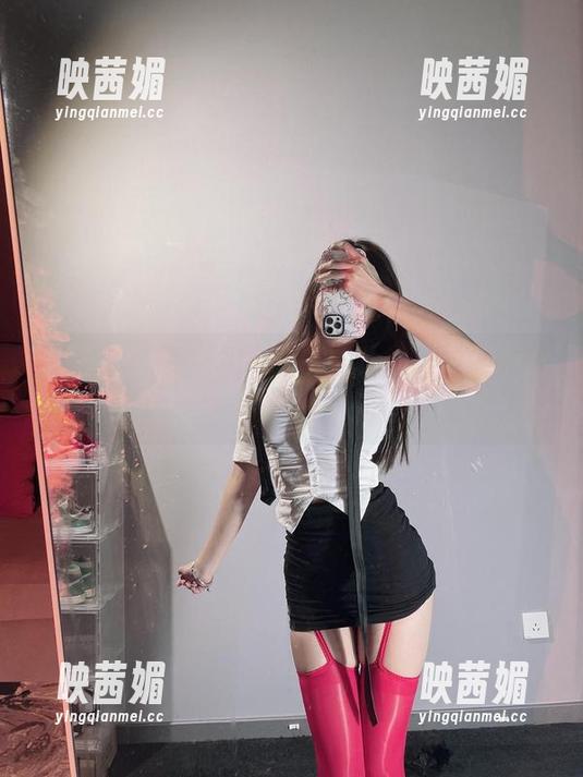 微密圈 - 兔宝妮to的丝袜私房，太美咋办？只敢偷看。