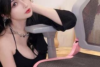 凉凉子的海边冒险，写真里的海鸥都想赚个乐子了