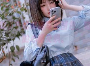看！失眠小宁的制服写真图包，错综复杂的心情交织。