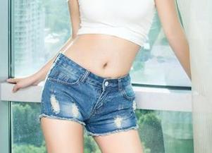头条女神 – 当天台变成了画布，乔安的图包会让你想跳开锁链…