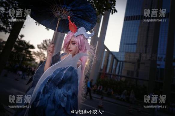 红裙摇曳，奶狮不咬人这次又想怎么圈粉？作品集期待更新！