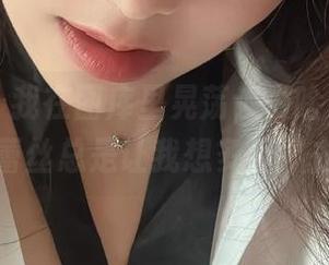 微密圈 – 我在图库里晃荡，为啥奶雯的白色蕾丝总是让我想多看下去？