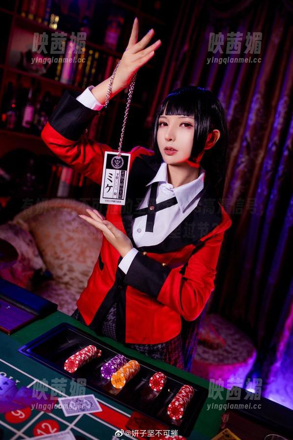 有妍子坚不可摧的圣诞节cos高清信号，谁还需要去现实里过节？