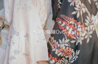 安曜曜的制服秀，自然是版面上最吸人眼球的壁纸素材！