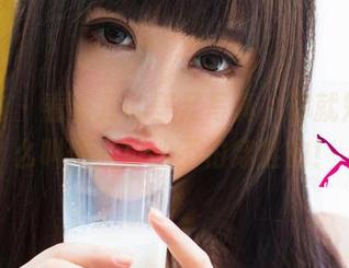 尤果网 – 看蜜儿的美足写真，你就知道什么叫做光脚的不怕穿鞋的！