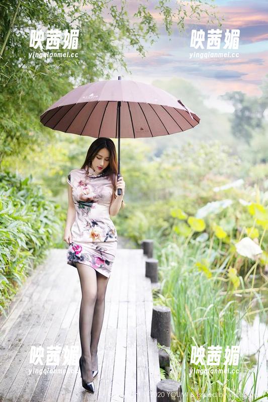 尤蜜荟 - 谁说皮衣只能在冬天穿？左冰Queen的福利写真让你心中升温！