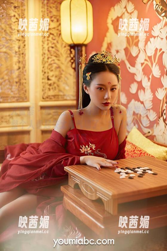 尤蜜荟-黄金宝儿 尤蜜荟 - 黄金宝儿的高清铠装发光发亮,整个人看起来太有气场了,我只能默默挺仰慕。