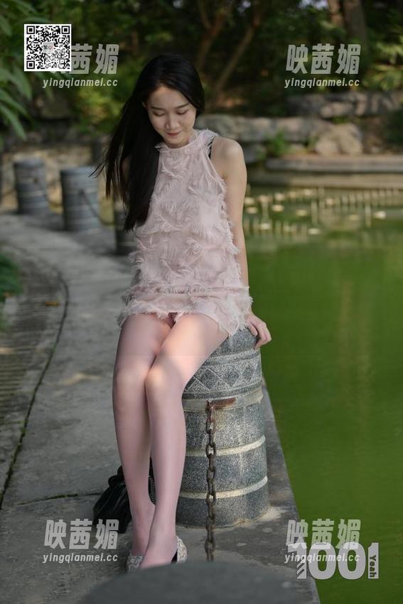 异思趣向 - 长腿OL装诠释：小七的照片挑战我的审美期待，虽然我也有长腿，但就是少了份气场呀！