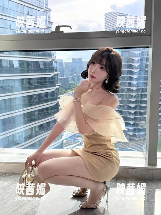 微密圈 - 图片一转，徐莉芝在秘密花园偷偷打探，呼吸都变得甜蜜！