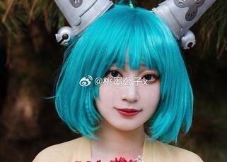 看桃墨公子全套写真，蓝猫的尾巴和爪子都太有个性了！
