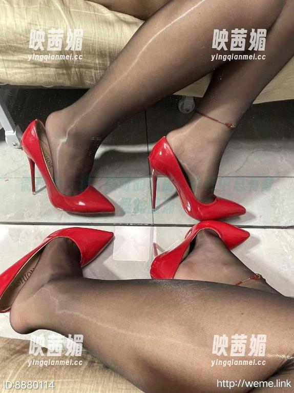 微密圈 - 桃沢樱呀的私房：粉红中总有奇怪的暗涌