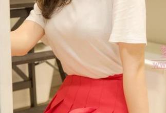 梦丝女神 – 无法抵挡的诱惑：向雪原图校服，忍不住多望几眼。