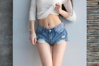 爱蜜社 – 谁说校服只能代表学生？李玉洁Daisy的在线作品给你新的定义。