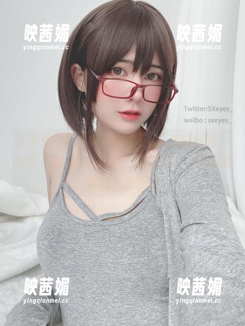 大家都在追“眼酱大魔王w”的新图包，果然“御姉感の魔女様”详解中，一些细节真让人想歪。