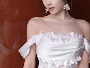 秀人网 – 独特视角：小泡芙winna的美图，少女心满满却不做作