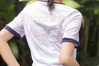 秀人网 – 木子nana泳池“作品”，在线记录那个不入水的我，身材没泡“起来”！
