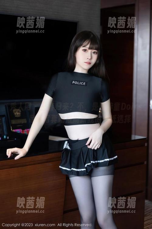 秀人网 - 王者归来？不，是王梓童Doirs，吊带写真彻底刷新我的壁纸选择