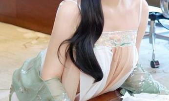 秀人网 – 王馨瑶yanni：用夏天的热情把美图点着，注意别烫到哦！