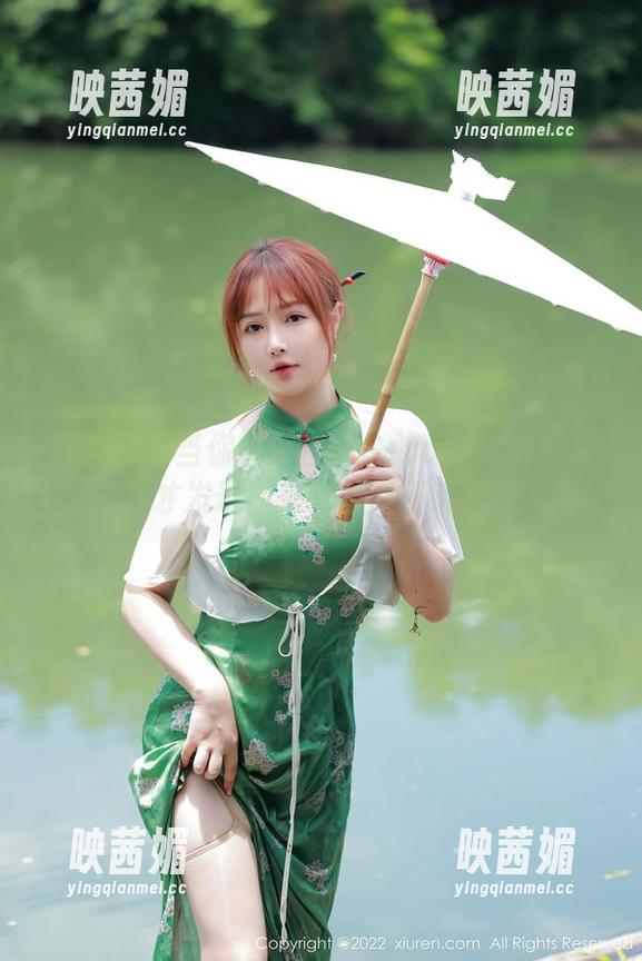 秀人网 - 当你见到白微Sera的定制图片，才发现原来女神并不遥远。