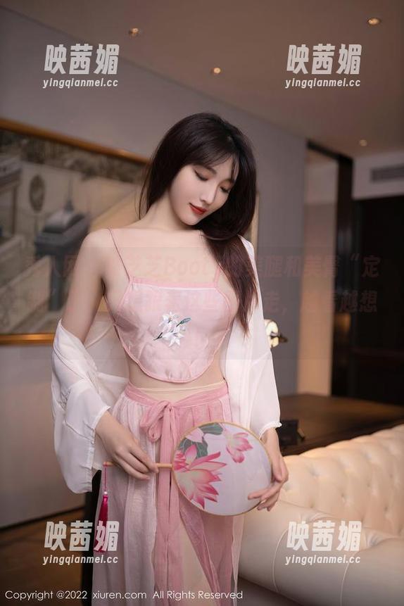 秀人网 - 被芝芝Booty的美腿和美臀“定制”了，只想跟着这些图片走，越看越想！