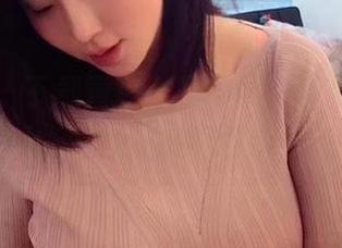 微密圈 – 下载童小芯早期照片全集，哈哈，她的发型你绝对想不到！