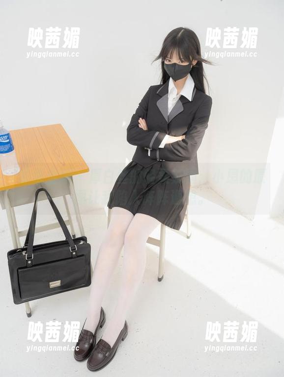 紧急企划 - 厚白丝的轻柔氛围：小恩的原图让我陷入阵阵遐想。