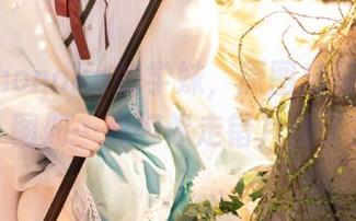 花兮_honoka的学妹，原图出奇的吸睛，图册…我好像走错片场了？