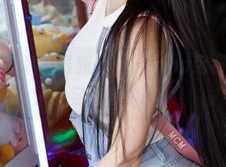 蜜桃社 – 私房最新美图，Gina用制服证明了‘穿衣有学问’！