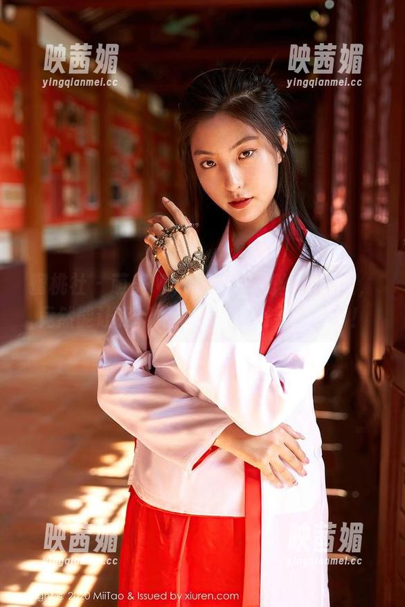 蜜桃社 - 萌美Moemi的高清丝袜套图，竟然能让我如此驻足？手滑要点赞了！
