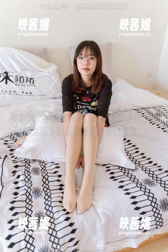 袜啵啵 - 小安的旅拍：你以为的原图，实际是因为前面那颗歪的树的魔力。