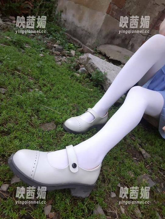 西尔酱的双马尾写真里，有种无形的魔力，下载后是不是得整个人都变得俏皮起来？
