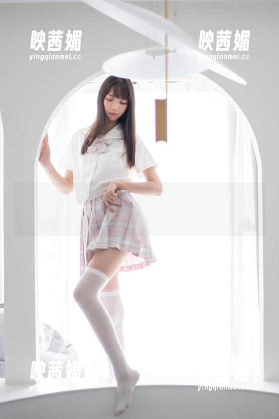 西瓜少女带你进入一个无外套cos的白云森林，高清得流口水的画面呀！