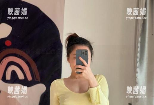 微密圈 - 随意的优雅：铁锤姐姐展示睡衣写真之美的图片