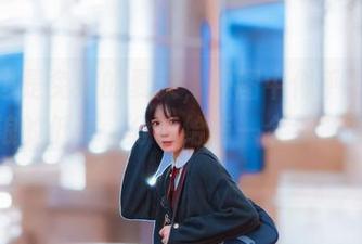 阿包也是兔娘的夏天，原图中似乎可以听见海浪的低语，分享给每一个梦游的灵魂。