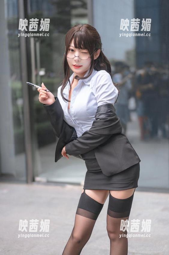 香草喵露露+蕾丝=高清图包中的无可抵挡，你怎么看？