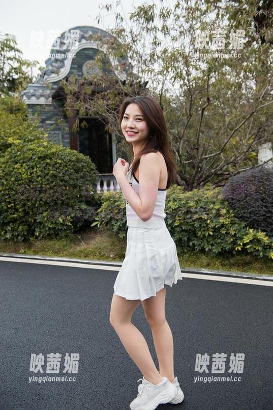 魔镜街拍-婷婷 魔镜街拍 - 在寒风里冻成小肉丝的最新照片!婷婷的新圣诞美人闯入你的视线。